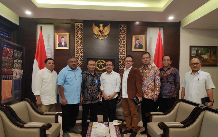 Panitia Hari Pers Nasional 2020 bertemu Mensesneg Pratikno. (Dok PWI)