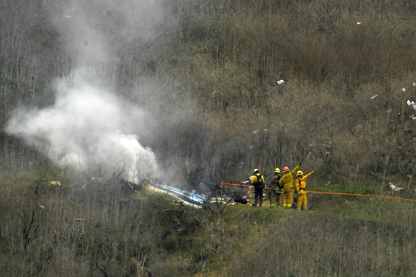 Helikopter Kobe Bryant terjatuh di kawasan Calabasas, California, Amerika Serikat, Minggu (26/1/2020) waktu setempat. Total ada 9 penumpang tewas, termasuk Kobe Bryant dan putrinya, Gianna Bryant (AP Photo/Mark J. Terrill) Helikopter Kobe Bryant terjatuh di kawasan Calabasas, California, Amerika Serikat, Minggu (26/1/2020) waktu setempat. Total ada 9 penumpang tewas, termasuk Kobe Bryant dan putrinya, Gianna Bryant (AP Photo/Mark J. Terrill)