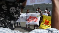 Termasuk perang dan berbagai bentuk provokasinya untuk kepentingan dominasi dan hegemoni AS di Timur Tengah maupun berbagai belahan dunia lainnya.