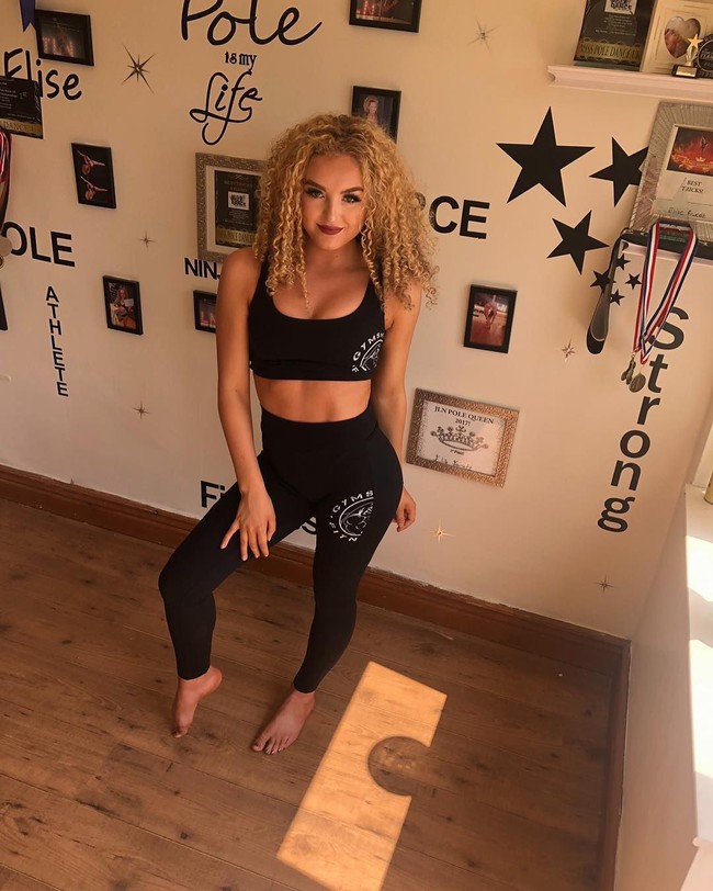 Sayanya pole dancing sering dilihat sebagai sesuatu yang negatif. Padahal tarian tersebut juga bisa termasuk olahraga dan tak selalu digunakan untuk sesuatu yang vulgar. Foto: Instagram @elise_fawcett