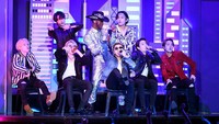 Meski sebentar, penampilan BTS di Grammy Awards cukup dinantikan oleh para fans. Kevin Winter/Getty Images for The Recording Academy