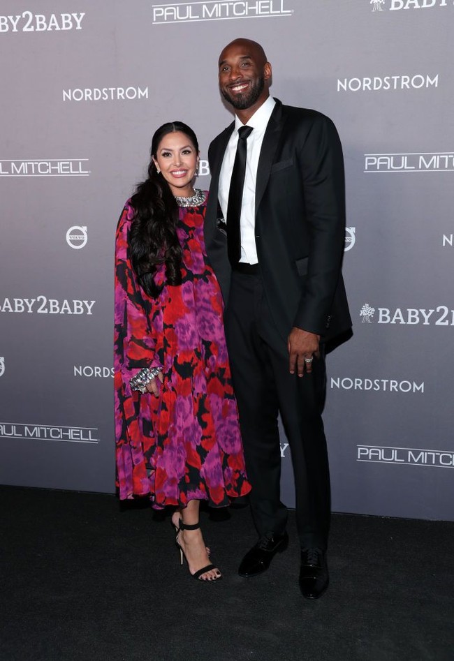 Kobe Bryant dan Vanessa Bryant sudah menikah selama 18 tahun sebelum maut akhirnya memisahkan mereka. Kobe dan Vanessa bertemu pertamakali dalam syuting sebuah video klip pada 1999. Saat itu, Vanessa masih duduk di bangku SMU dan Kobe pun baru berusia 20 tahun. Mereka kemudian bertunangan saat Vanessa berusia 18 tahun dan menikah pada April 2001. Foto: Dok. Instagram, Dok. Getty Images