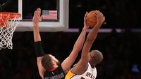 Kiprah 20 tahunnya bersama Lakers terhenti di tahun 2016 usai ia memutuskan pensiun. Stephen Dunn/Getty Images.