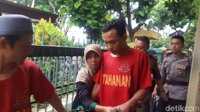 Ariyanto menjalani sidang di PN Bogor. Dia didakwa melawan polisi.