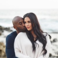 Kobe Bryant kerap mengunggah momen mesra dengan Vanessa Bryant di akun Instagram miliknya @kobebryant. Salah satunya foto yang akan menjadi kenangan manis ini yang menampilkan Kobe mencium mesra pipi Vanessa dalam rangka ulang tahun pernikahan mereka ke-18 pada 2019 kemarin. Foto: instagram @kobebryant