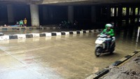 Lumpur dan genangan air di underpass juga tampak telah bersih. Foto: Jefri/detikcom