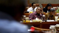 Komisi XI Dewan Perwakilan Rakyat (DPR) RI hari ini menggelar rapat kerja dengan Bank Indonesia (BI). Wakil Ketua Komisi XI Eriko Sotarduga mengungkapkan rapat kerja dengan Anggota Dewan Gubernur BI terkait evaluasi kinerja tahun 2019 dan outlook perekonomian tahun 2020.