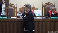 Kock Meng diyakini bersalah melanggar Pasal 5 Ayat 1 huruf a UU Nomor 31 Tahun 1999 tentang Pemberantasan Tindak Pidana Korupsi sebagaimana telah diubah dengan Undang-Undang Nomor 20 Tahun 2001 juncto pasal 55 ayat (1) ke-1 Jo pasal 64 ayat (1) KUHP pidana.