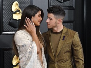 Tanggapan Santuy Nick Jonas Soal Kotoran Gigi saat Tampil di Grammy