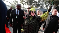 Billie Eilish saat tiba di acara Grammy Awards 2020 di California, AS pada Minggu (26/1). Rich Fury/Getty Images for The Recording Academy