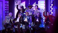 Lil Nas X pun mengajak beberapa artis berkolaborasi di panggung Grammys salah satunya BTS. Kevork Djansezian/Getty Images