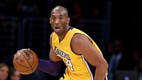 Kepergian Kobe Bryant jadi duka mendalam bagi para penggemar NBA. Pemilik nomor punggung 24 ini begitu lekat dengan julukan Black Mamba, yang diciptakannya pada 2003 silam. (Photo by Sean M. Haffey/Getty Images)