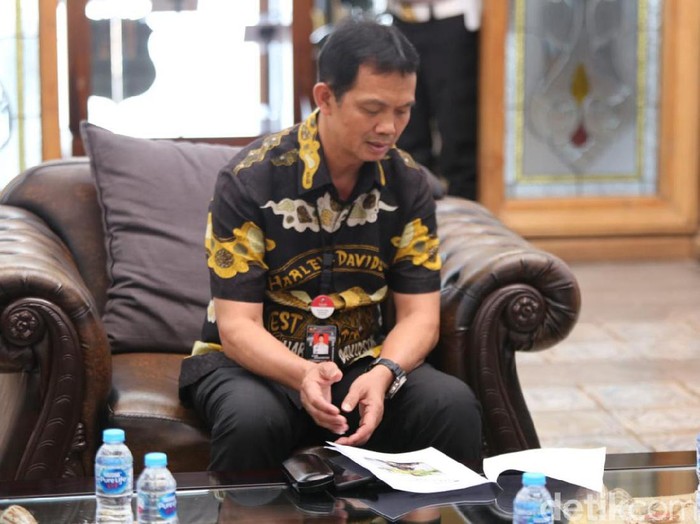 Tahapan penyidikan kasus netizen yang menghina Wali Kota Surabaya Tri Rismaharini terus bergulir. Polisi berencana memanggil sejumlah saksi ahli bahasa dan pidana UU ITE.