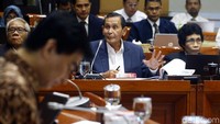 Selain itu, Dewas KPK juga memaparkan mengenai prosedur izin penyadapan dari mulai pengajuan hingga pelaporan hasil penyadapan. Tahap demi tahap dijelaskan Dewas KPK di hadapan Komisi III DPR.