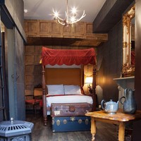 Bagi kamu pecinta film Harry Potter pastinya akan sangat senang mengetahui ada sebuah hotel bertema Hogwarts. Hotel ini merupakan hotel bintang empat yang terletak di pusat kota London, Inggris. Hotel ini akan membawamu berfantasi hidup ala Harry Potter. Foto: dok. georgianhousehotel