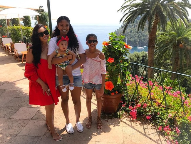 Dari pernikahan dengan Kobe Bryant, Vanessa melahirkan empat buah hati yang semuanya berjenis kelamin wanita. Yang pertama Natalia Diamante, lahir pada Januari 2003, Gianna Maria-Onore,  lahir pada Mei 2006, Bianka Bella Lahir pada Desember 2016, dan Capri Kobe Lahir pada Juni 2019. Foto: instagram @kobebryant