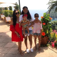 Dari pernikahan dengan Kobe Bryant, Vanessa melahirkan empat buah hati yang semuanya berjenis kelamin wanita. Yang pertama Natalia Diamante, lahir pada Januari 2003, Gianna Maria-Onore,  lahir pada Mei 2006, Bianka Bella Lahir pada Desember 2016, dan Capri Kobe Lahir pada Juni 2019. Foto: instagram @kobebryant