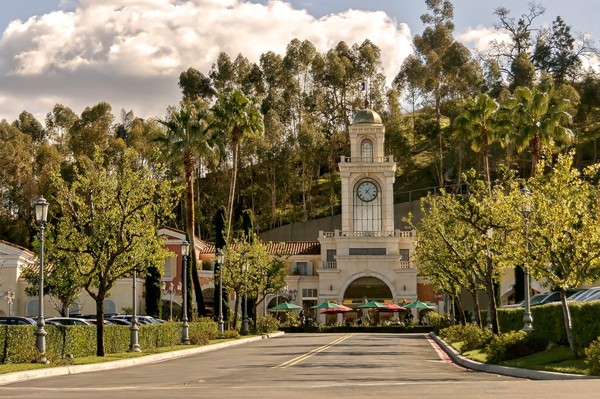 Kawasan kotanya juga cukup tenang dan nyaman. Penduduk di Calabasas hanya sekitar 20 ribu orang (iStock) Kawasan kotanya juga cukup tenang dan nyaman. Penduduk di Calabasas hanya sekitar 20 ribu orang (iStock)