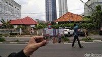 Hunian yang makin padat di bantaran kali jadi pekerjaan rumah dalam penataan sungai untuk mengatasi banjir Ibu Kota di masa mendatang.