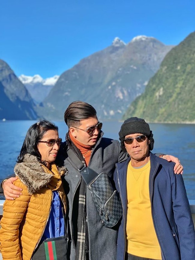 Setelah dewasa, Jayvee mendapatkan pekerjaan bagus dan bertekad membahagiakan orangtua angkatnya. Foto: Facebook/ Jayvee Lazaro Badile II