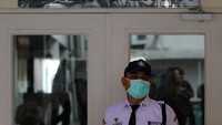 Ruang isolasi itu mendapat penjagaan ketat dari petugas keamanan disana. Antara Foto/Moch Asim.