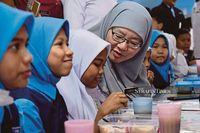 Pemerintah Malaysia Punya Program Makan Gratis untuk Pelajar Miskin di Sekolah