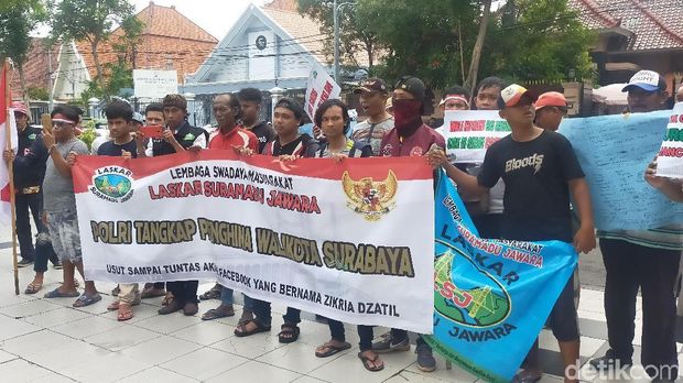Laskar Sakera Jawara meminta polisi tangkap penghina Risma