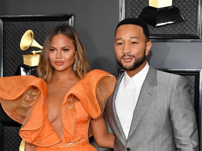 LOS ANGELES, CALIFORNIA - JANUARY 26: Chrissy Teigen attends the 62nd Annual GRAMMY Awards at Staples Center on January 26, 2020 in Los Angeles, California. (Photo by Amy Sussman/Getty Images)