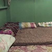 Seperti dikutip dari Bored Panda, Nanay merupakan seorang penjaja keliling sedangkan Tatay bekerja sebagai kuli angkut. Karena keterbatasan uang, mereka sering kali hanya makan satu kali sehari. Bisa makan dua kali sehari merupakan sebuah berkah dan kebahagiaan bagi keluarga ini. Foto: Facebook/ Jayvee Lazaro Badile II