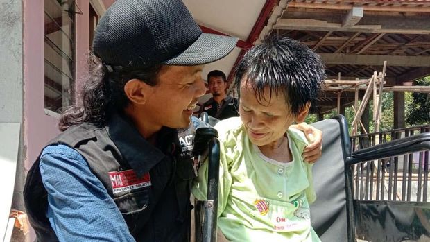 Penampilan baru Sukiyah setelah rambut gimbalnya yang dihuni tikus dipotong