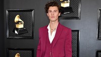 Tak seperti biasanya, Shawn Mendes hadir seorang diri pada malam itu. Amy Sussman/Getty Images