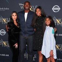  Vanessa Laine Bryant kini harus merelakan kepergian sang suami, Kobe Bryant selamanya. Bukan hanya Kobe, putri keduanya, Gianna Maria-Onroe juga ikut tewas dalam kecelakaan bersama sang ayah. TMZ melaporkan sembilan orang meninggal dunia akibat kecelakaan helikopter yang ditumpangi Kobe. Foto: Dok. Instagram, Dok. Getty Images