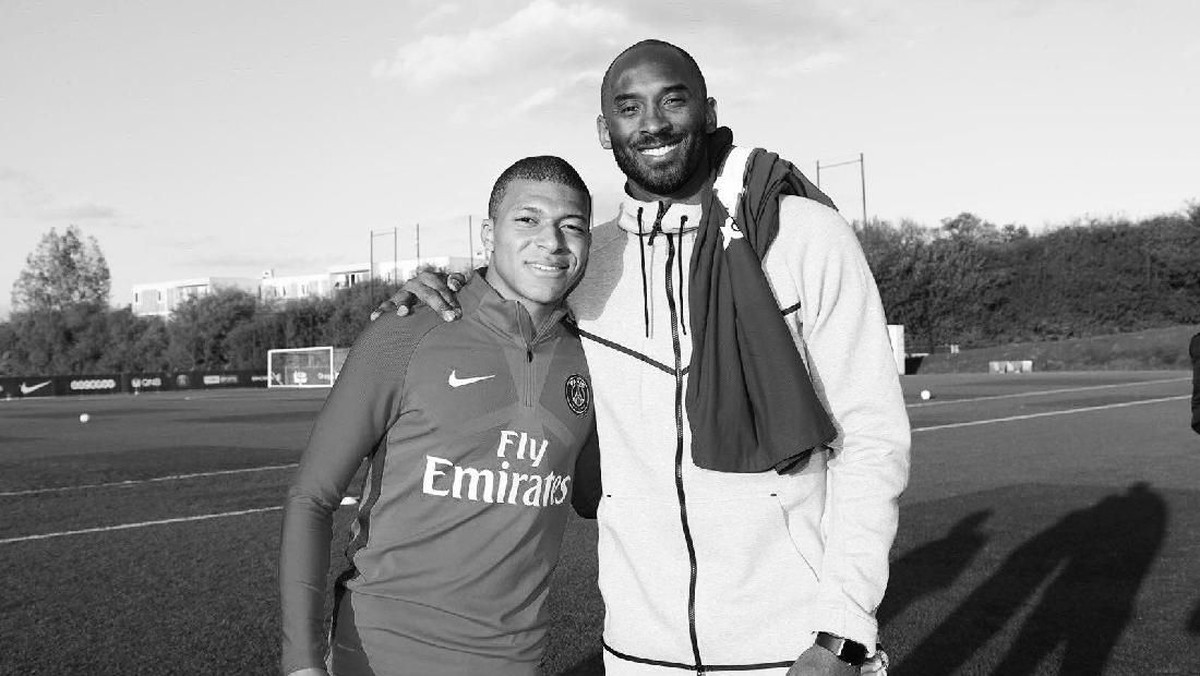 Kobe Bryant bersama Kylian Mbappe (Twitter @KMbappe)