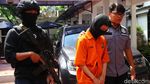 Dua Pengedar Ekstasi Digiring Polisi Bersenjata di Polda Metro Jaya