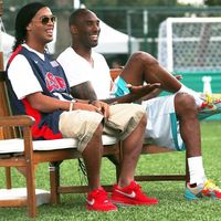 Kobe Bryant dan Ronaldinho 