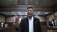 Kock Meng memberikan uang Rp 45 juta dan SGD 11 ribu ke Nurdin Basirun. Uang suap itu bertujuan agar Nurdin membantu Kock Meng memberikan izin usahanya di laut Kepri.
