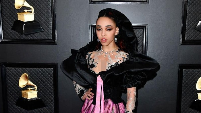 LOS ANGELES, CALIFORNIA - JANUARY 26: FKA Twigs attends the 62nd Annual GRAMMY Awards at STAPLES Center on January 26, 2020 in Los Angeles, California. (Photo by Frazer Harrison/Getty Images for The Recording Academy)