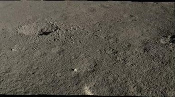 Selain itu, tentunya ada juga foto-foto dengan resolusi tinggi lainnya yang diambil dari kamera panoramik Yutu-2. Foto: CNSA