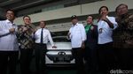 Momen Menhub Budi Karya Luncurkan Taksi Listrik di Bandara Soetta