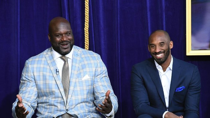 LOS ANGELES, CA - MARCH 24: Former Los Angeles Lakers player Shaquille ONeal reacts to his former players seated in the audience with Kobe Bryant looking on during unveiling of his statue at Staples Center March 24, 2017, in Los Angeles, California. NOTE TO USER: User expressly acknowledges and agrees that, by downloading and or using this photograph, User is consenting to the terms and conditions of the Getty Images License Agreement. (Photo by Kevork Djansezian/Getty Images)