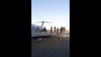 Pesawat McDonnell Douglas milik maskapai Iran, Caspian Airlines tersebut terbang dari Bandara Mehrabad di Teheran, Iran dengan membawa 135 penumpang dan kru pesawat. Televisi Iran melaporkan bahwa semua penumpang dan kru selamat. Irans Civil Aviation Network News via AP.