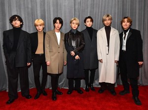BTS Perdana Bawakan Black Swan, #BTSxCorden Jadi Trending Topic