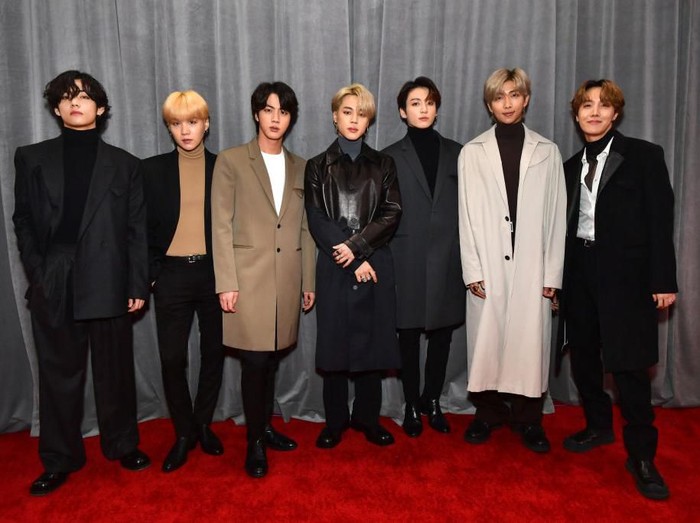 BTS LOS ANGELES, CALIFORNIA - JANUARY 26: BTS attends the 62nd Annual GRAMMY Awards at STAPLES Center on Janu, ary 26, 2020 in Los Angeles, California. (Photo by Emma McIntyre/Getty Images for The Recording Academy)