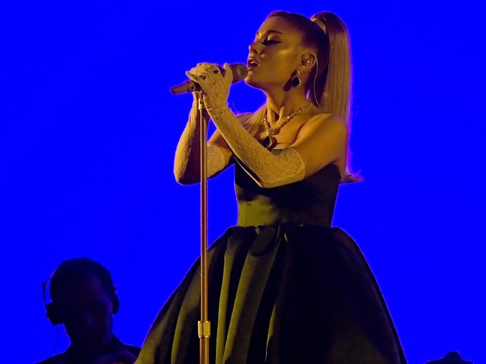 Ariana Grande LOS ANGELES, CALIFORNIA - JANUARY 26: Ariana Grande performs onstage during the 62nd Annual GRAMMY Awards at Staples Center on January 26, 2020 in Los Angeles, California. (Photo by Kevork Djansezian/Getty Images)