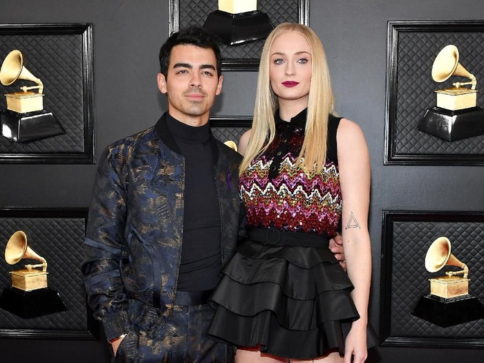 LOS ANGELES, CALIFORNIA - JANUARY 26: (L-R) Joe Jonas and Sophie Turner attend the 62nd Annual GRAMMY Awards at Staples Center on January 26, 2020 in Los Angeles, California. (Photo by Amy Sussman/Getty Images)