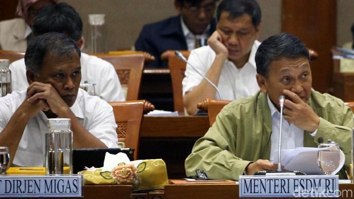 Komisi VII DPR RI menggelar rapat kerja bersama Menteri ESDM Arifin Tasrif. Salah satu hal yang dibahas dalam rapat ituadalah wacana kenaikan harga elpiji 3 kg.