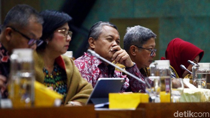 Komisi XI DPR RI menggelar rapat kerja dengan Bank Indonesia (BI). Rapat kerja itu membahas evaluasi kinerja tahun 2019 dan outlook perekonomian tahun 2020.