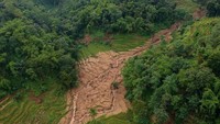 Begini penampakan foto udara lokasi banjir bandang yang menerjang kawasan Cilipung, Pesanggrahan Baru, Sumedang Selatan, Jawa Barat, Senin (27/1/2020).