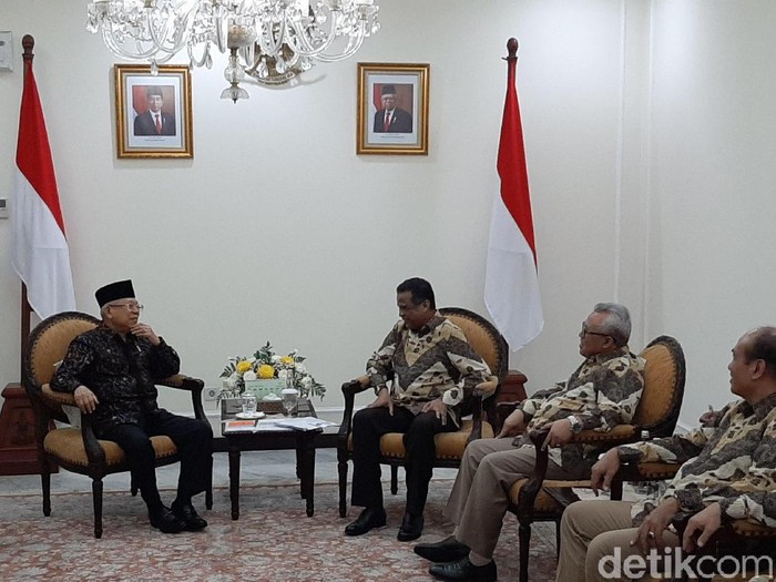 Forum Silaturahmi Asosiasi Travel Haji dan Umrah (Forum SATHU) menemui Wakil Presiden Maruf Amin