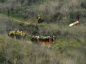 Turis dan Fan Serbu Lokasi Kecelakaan Helikopter Kobe Bryant